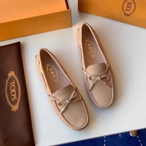 Tod's Tassel Moccasin Leather Loafer